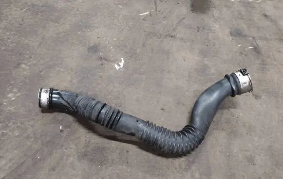 BMW 1 E82 E88 Intercooler hose/pipe 7797481 71564310