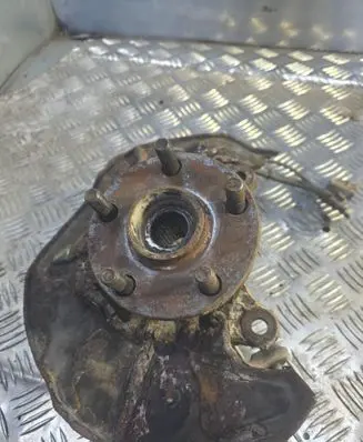 Toyota Avensis T250 Front wheel hub 