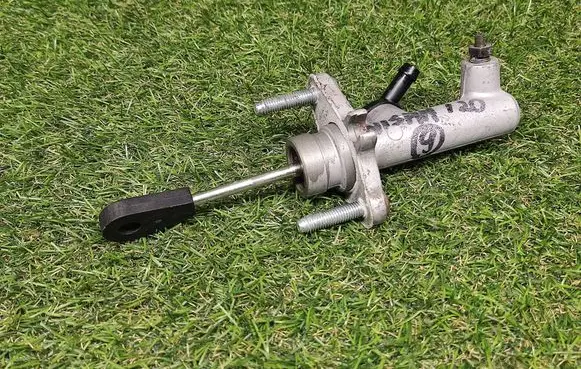 Hyundai i20 (PB PBT) Clutch master cylinder 
