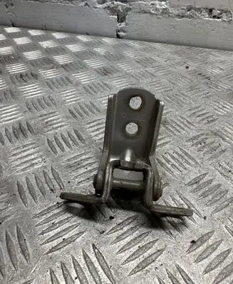 Nissan Navara D40 Rear door upper hinge