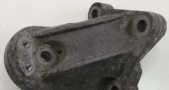 Volvo S70 V70 V70 XC Engine mount bracket 9186828