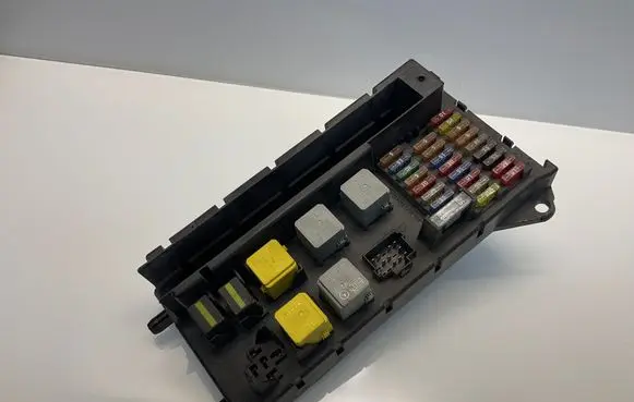 Mercedes-Benz Sprinter W906 Fuse module A9065454301 5B0UJ0107 ZGS003A0001