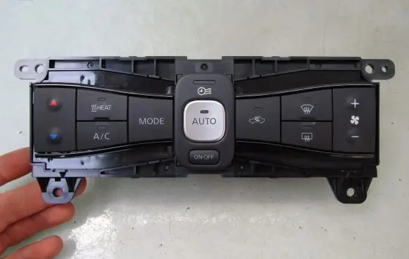 Nissan Leaf II (ZE1) Climate control unit 275005SE0C