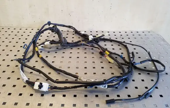 Subaru Forester SG Tailgate/trunk wiring harness 81812SA000