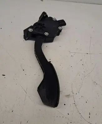 Toyota RAV 4 (XA30) Accelerator throttle pedal 7811042010