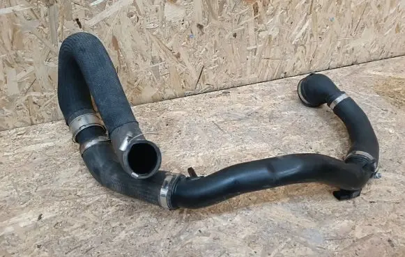 Citroen DS7 Crossback Intercooler hose/pipe 9820116080
