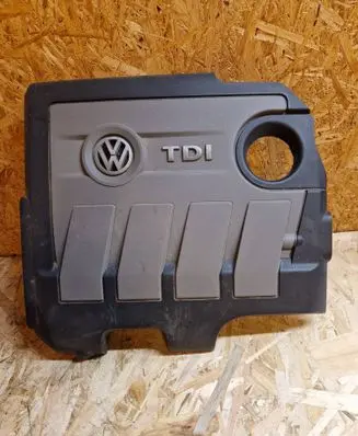 Volkswagen PASSAT B7 Engine cover (trim) 