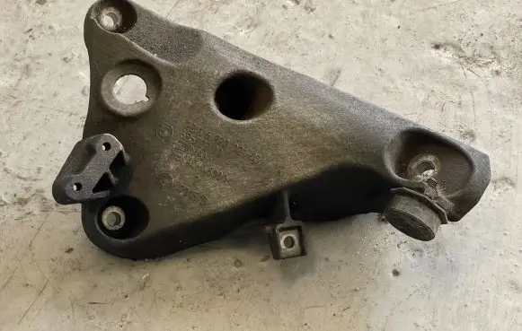 BMW X5 E70 Engine mounting bracket 6790021 ENAC46000 68572910