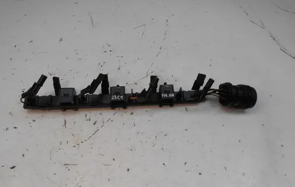 Volkswagen PASSAT B6 Fuel injector wires 03G971826A