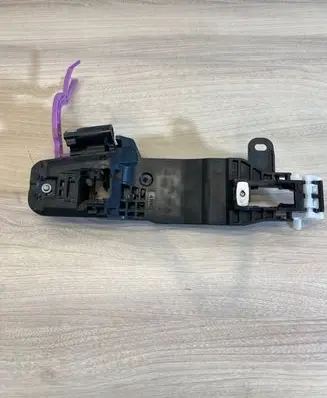 Rear door exterior handle/bracket