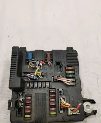 Renault Megane II Fuse module 8200306032A 04182 S118399200D
