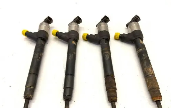 Opel Zafira C Fuel injectors set 55570012