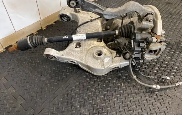 Land Rover Range Rover Evoque L551 Front wheel hub spindle knuckle