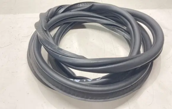 Opel Grandland X Rubber seal rear door 9815017480 3646810