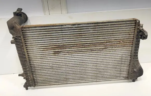 Volkswagen Touran I Intercooler radiator 1K0145928D 0281002399
