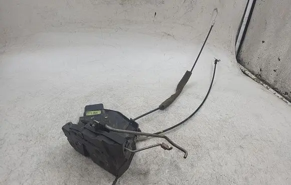 Mazda 3 I Front door lock 