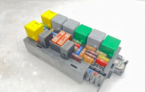 Mercedes-Benz ML W164 Fuse module A1645400672