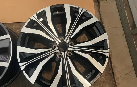 Renault Austral R20 alloy rim 