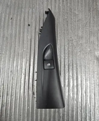 Opel Zafira C Electric window control switch 13301888