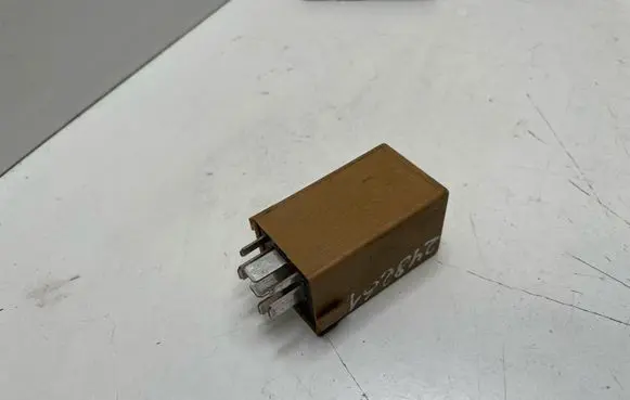 BMW 5 E60 E61 Window control relay 61368384505 V23141B3001X15