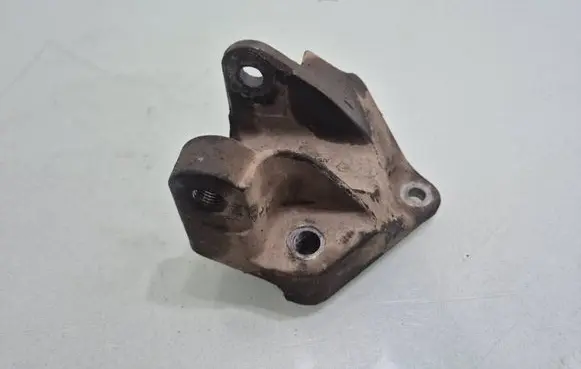 Nissan Qashqai+2 Engine mounting bracket 11332JD700