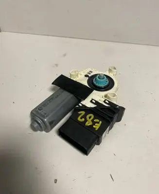 Seat Toledo III (5P) Rear door window regulator motor 5P0839402 1K0959704B 995916108