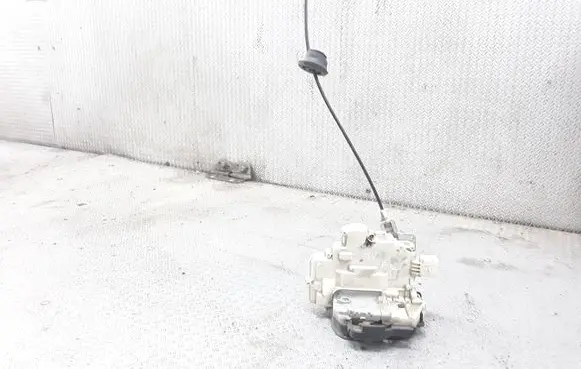 Audi A4 S4 B7 8E 8H Front door lock 8E1837016A
