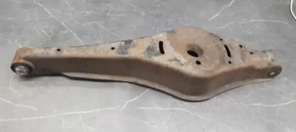 Volkswagen Golf V Rear control arm
