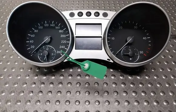 Mercedes-Benz ML W164 Speedometer (instrument cluster) A2515400648