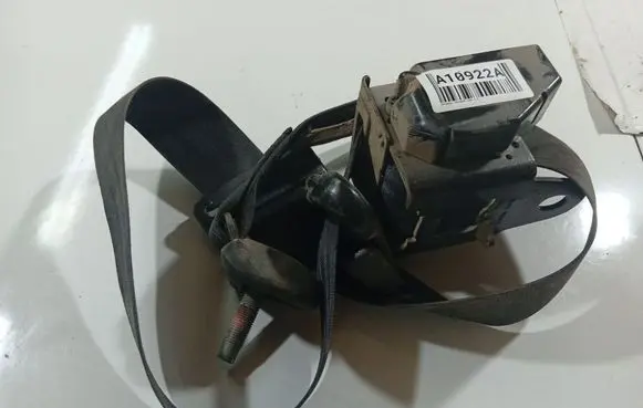 Chrysler Voyager Rear seatbelt 4680194
