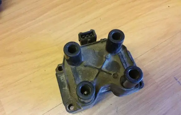 Opel Omega B1 High voltage ignition coil 0221503001