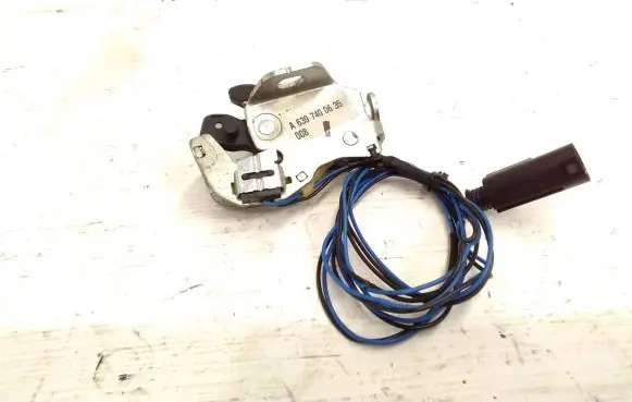 Loading door lock