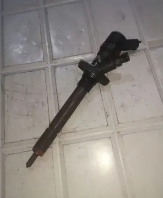 Fuel injector