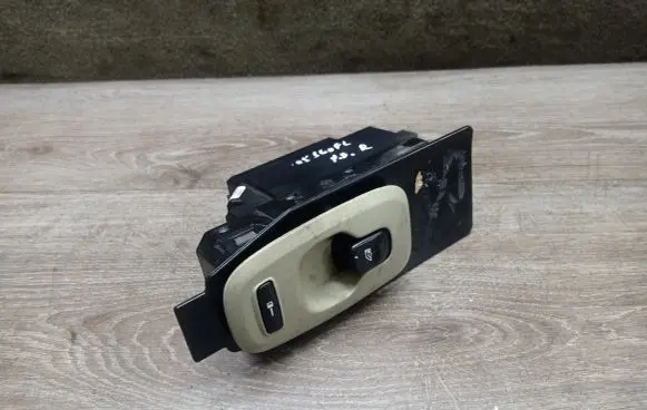Volvo S60 Electric window control switch 30746075