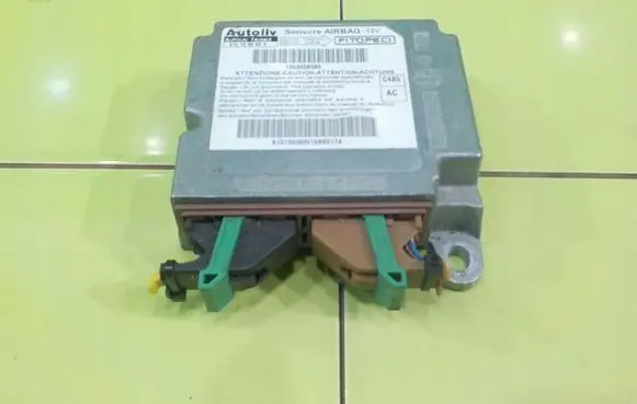 Fiat Fiorino Airbag control unit/module 1353558080