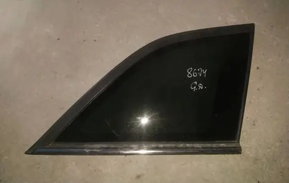 Chrysler Pacifica Rear side window
