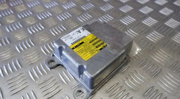 Toyota Avensis T270 Airbag control unit/module 8917005250