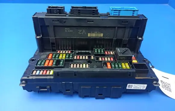 BMW 5 F10 F11 Fuse module 9252815 04874098 1703344