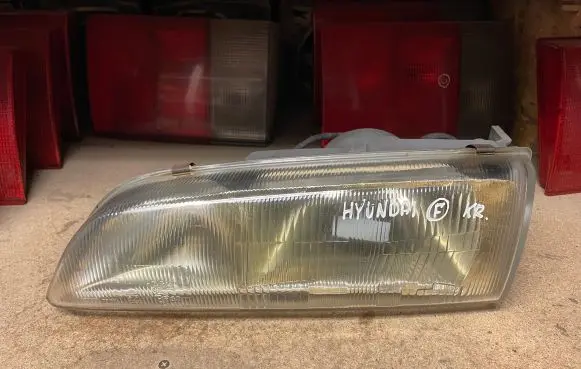 Hyundai H-100 Headlight/headlamp 2594