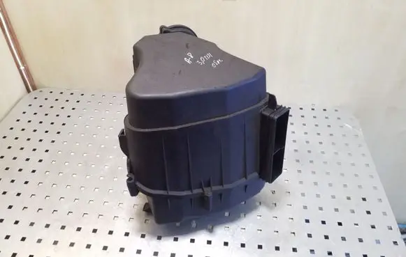 Audi A8 S8 D3 4E Air filter box 059133823D 4E0129620E