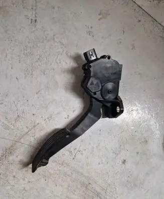 Subaru Legacy Accelerator throttle pedal 36010AG140