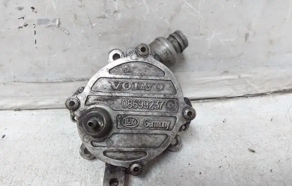 Volvo S60 Vacuum pump 08699237