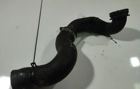 Volkswagen Touareg I Engine coolant pipe/hose 7L6122291