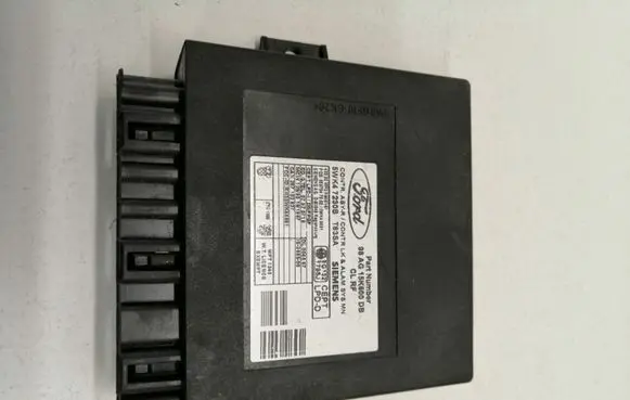 Ford Focus Comfort/convenience module 98AG15K600DB
