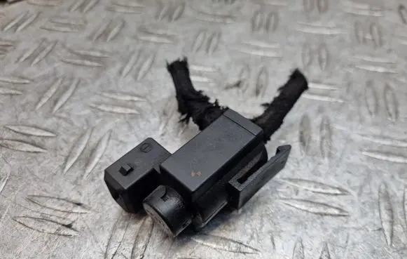 BMW X5 E53 Vacuum valve 1742712 72234100