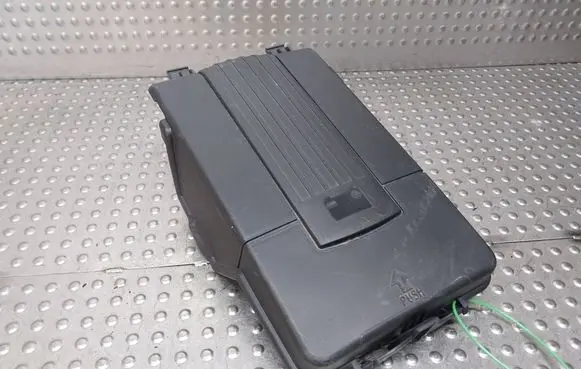 Volkswagen PASSAT B7 Battery box tray cover/lid 3C0915443A S26380433