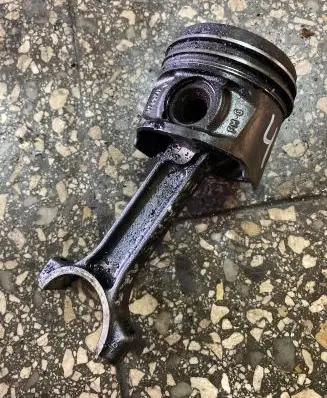 Renault Megane III Piston with connecting rod 07657H