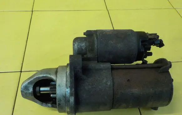 Opel Insignia A Starter motor 12609317