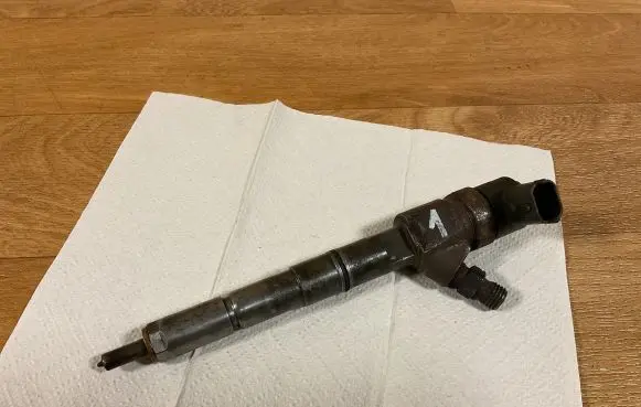 Opel Insignia A Fuel injector 044511032