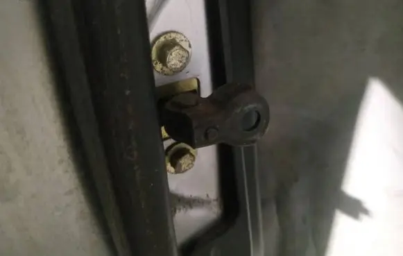 Honda CR-V Rear door check strap stopper